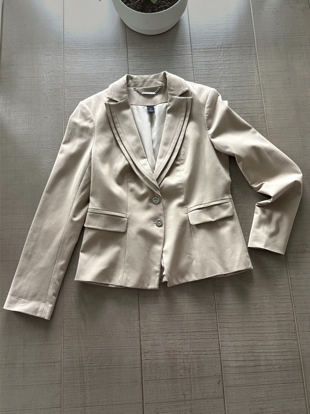White House Black Market Khaki Tailored Women's Blazer - Size 8
